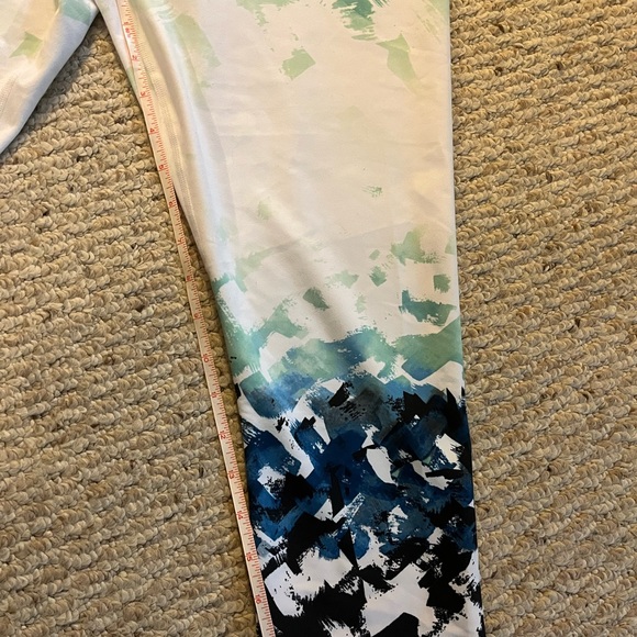 Fabletics Winn Capri PureLuxe Tidal Wave Print Women’s size Large - Picture 5 of 6